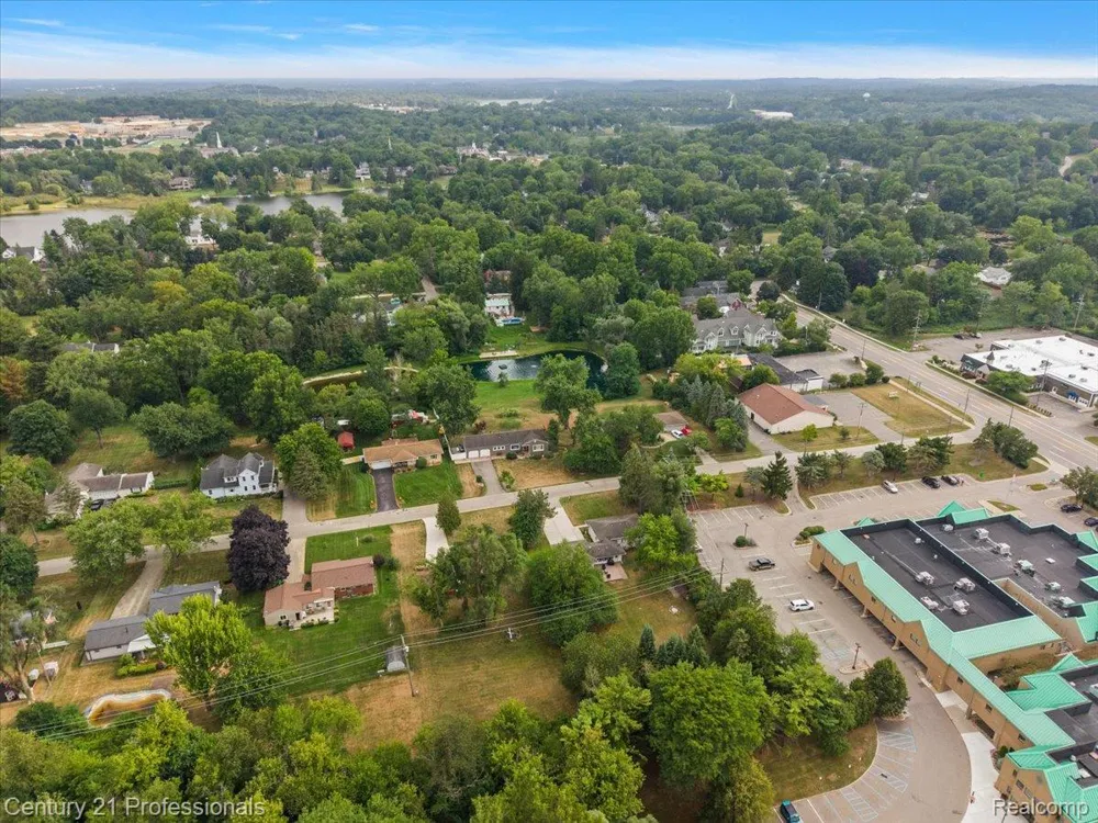 6676 Northview Drive Independence Charter Township, MI 48346