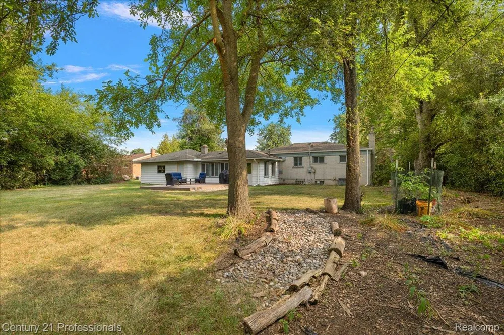 6676 Northview Drive Independence Charter Township, MI 48346