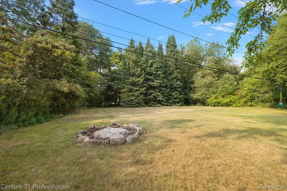 6676 Northview Drive Independence Charter Township, MI 48346