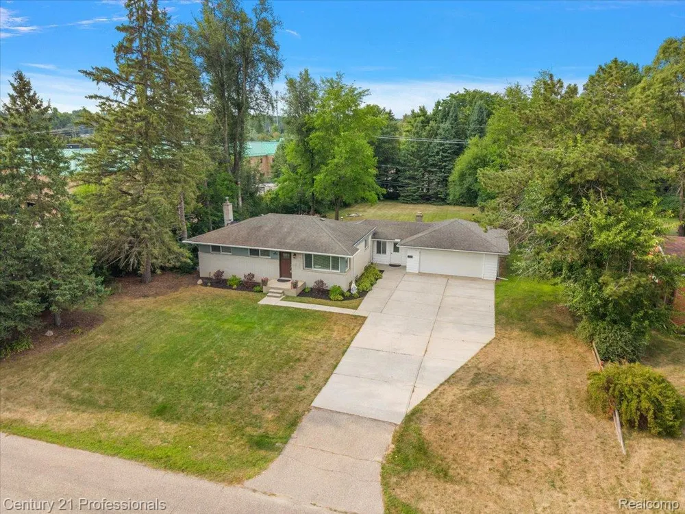 6676 Northview Drive Independence Charter Township, MI 48346