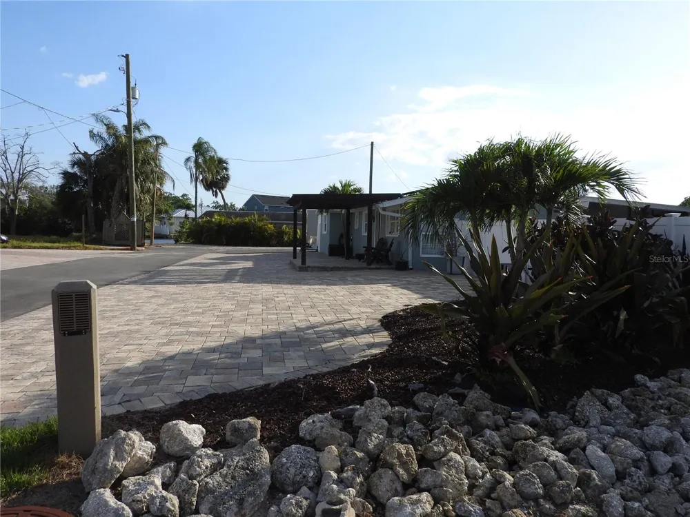 8822 ROCKY CREEK DRIVE Tampa, FL 33615