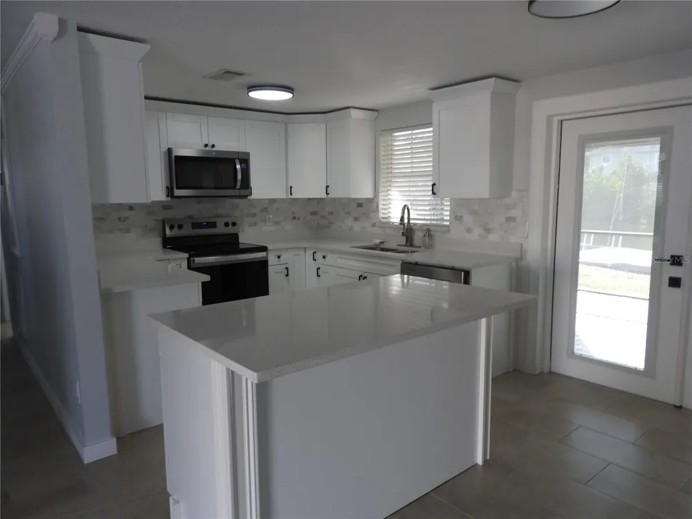 8822 ROCKY CREEK DRIVE Tampa, FL 33615