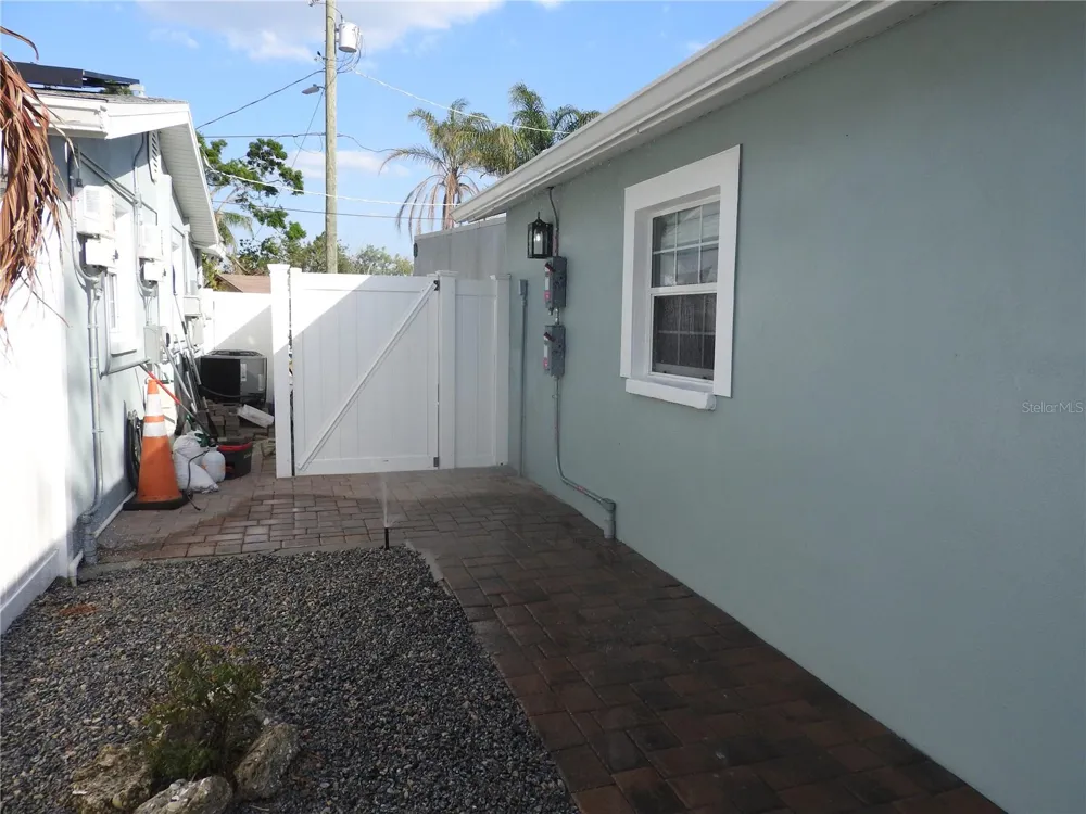 8822 ROCKY CREEK DRIVE Tampa, FL 33615