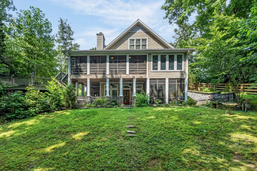 18 Admiral Ln Rock Island, TN 38581