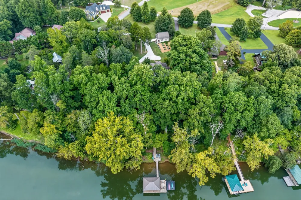18 Admiral Ln Rock Island, TN 38581