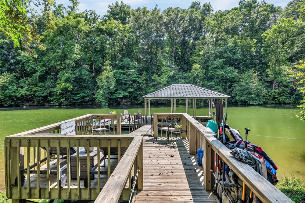 18 Admiral Ln Rock Island, TN 38581