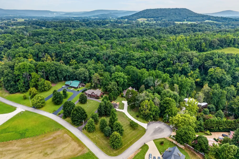 18 Admiral Ln Rock Island, TN 38581