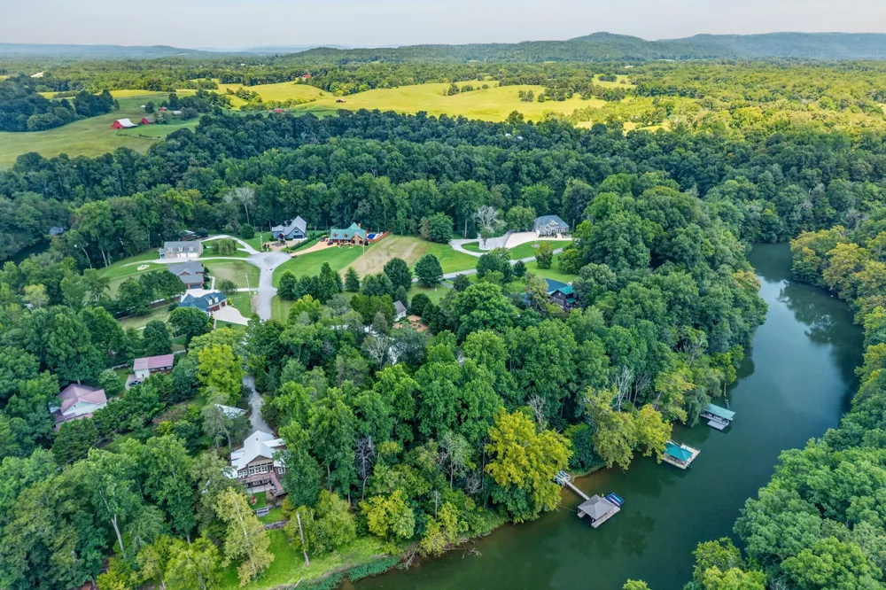 18 Admiral Ln Rock Island, TN 38581