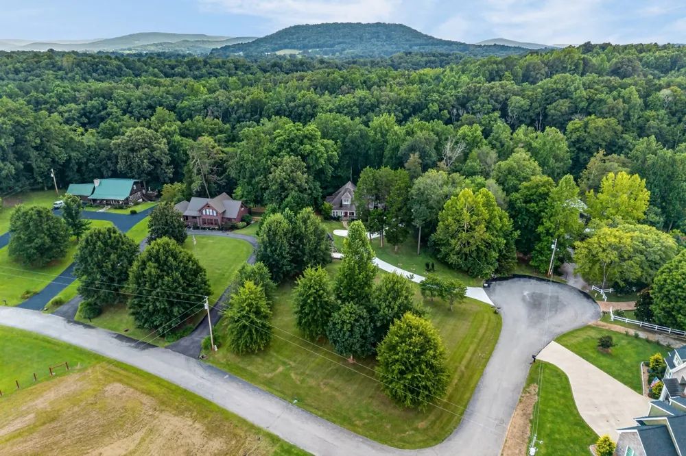 18 Admiral Ln Rock Island, TN 38581