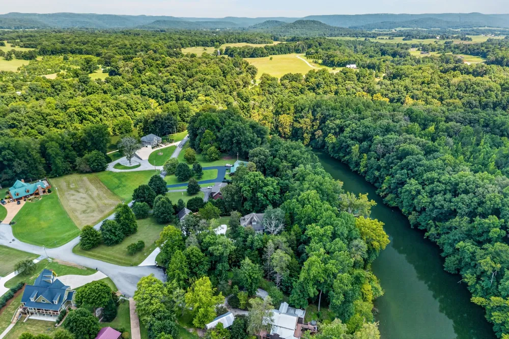 18 Admiral Ln Rock Island, TN 38581