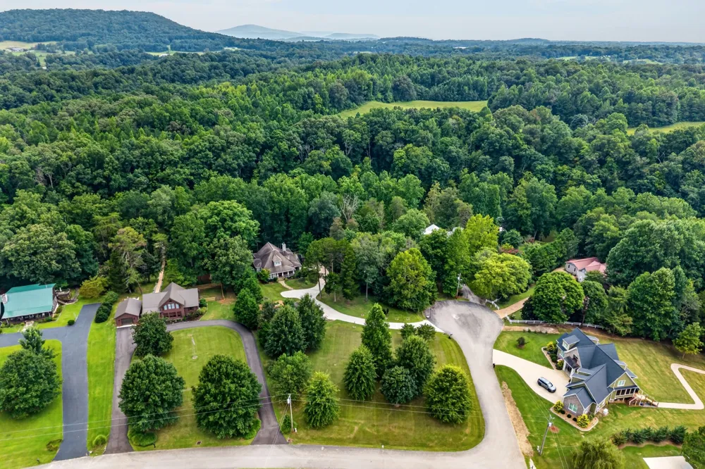 18 Admiral Ln Rock Island, TN 38581