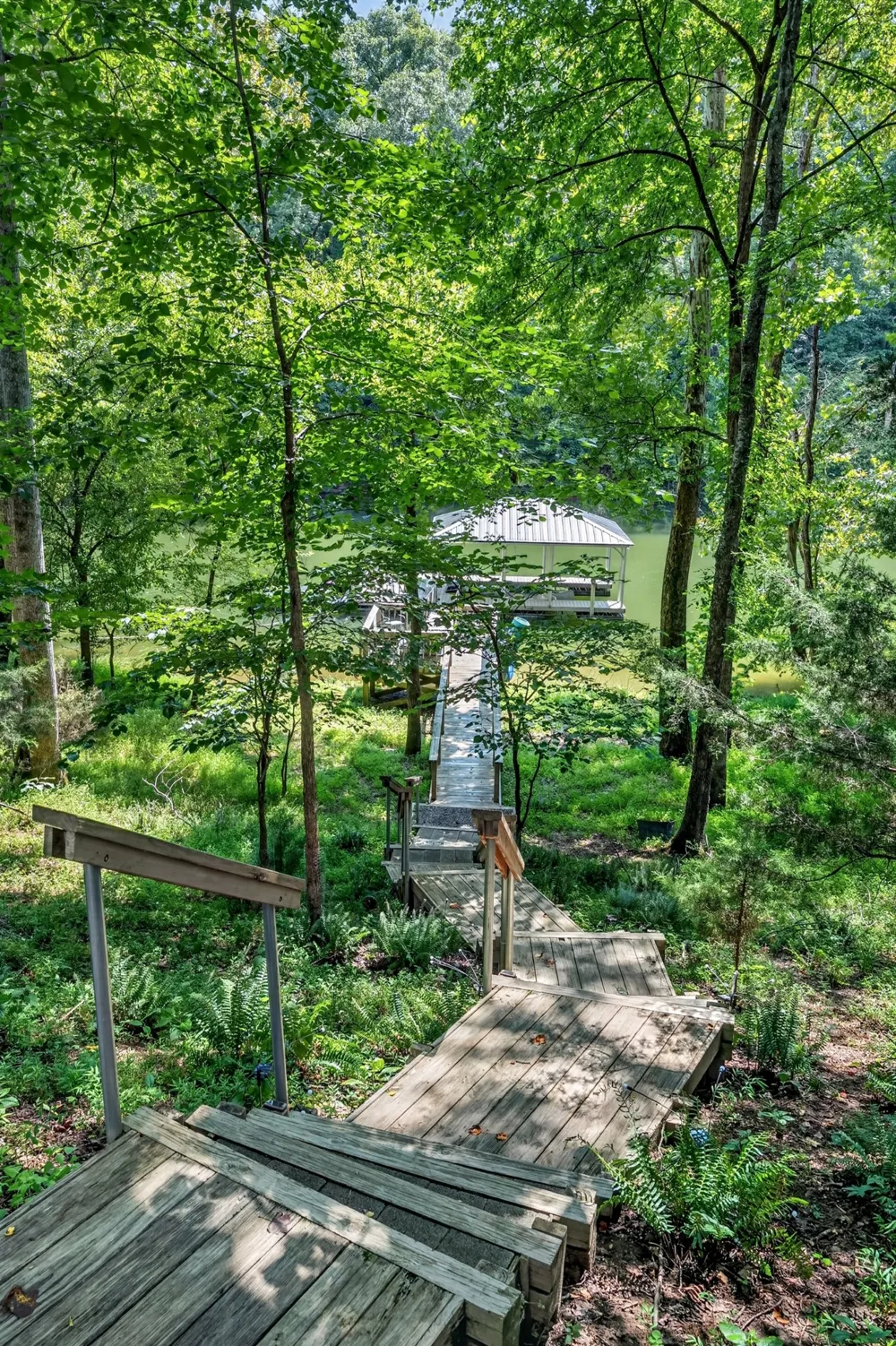 18 Admiral Ln Rock Island, TN 38581