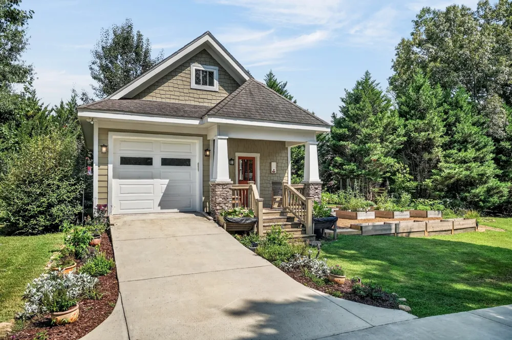 18 Admiral Ln Rock Island, TN 38581