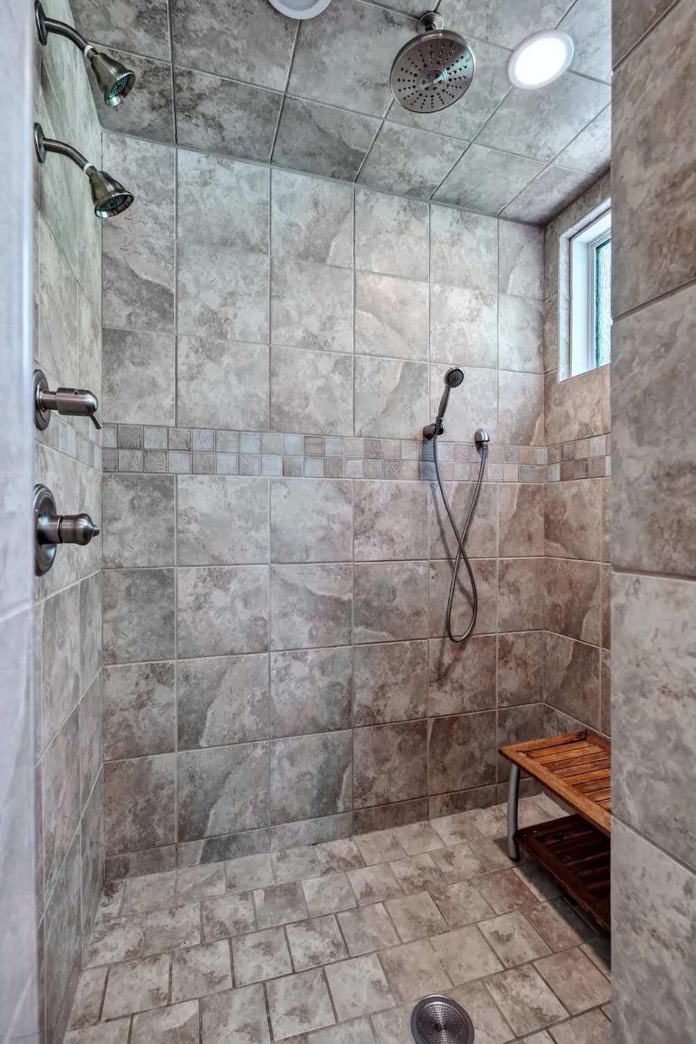 18 Admiral Ln Rock Island, TN 38581