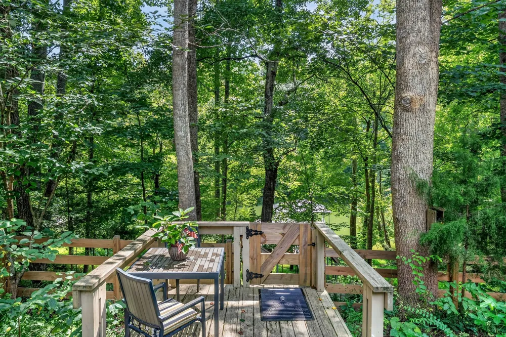 18 Admiral Ln Rock Island, TN 38581