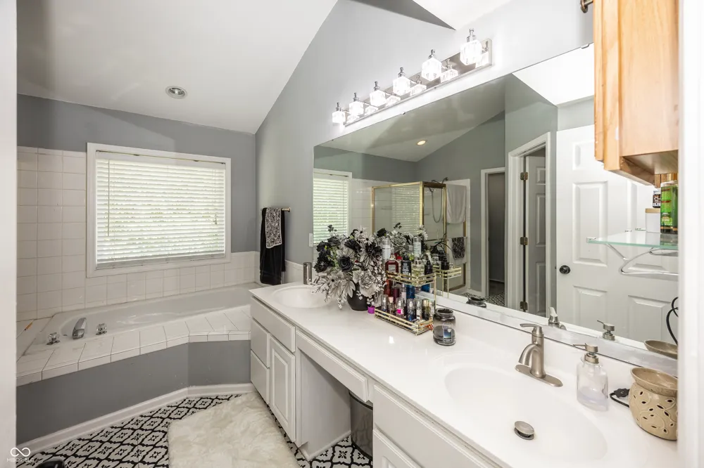 5889 Pebblestream Drive Carmel, IN 46033