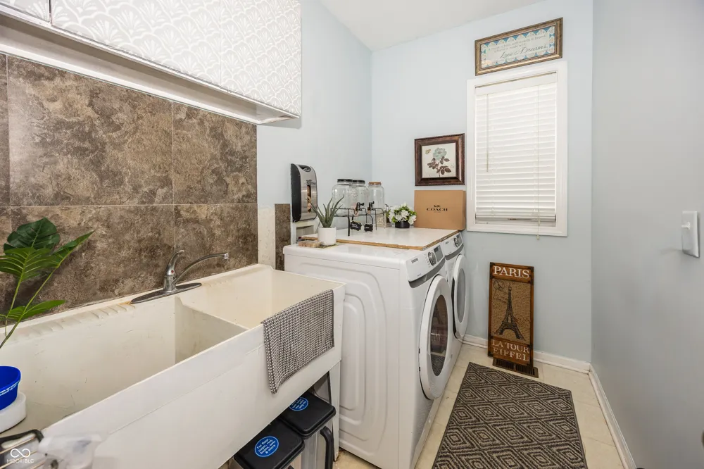 5889 Pebblestream Drive Carmel, IN 46033