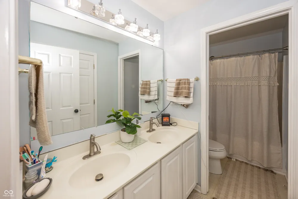 5889 Pebblestream Drive Carmel, IN 46033