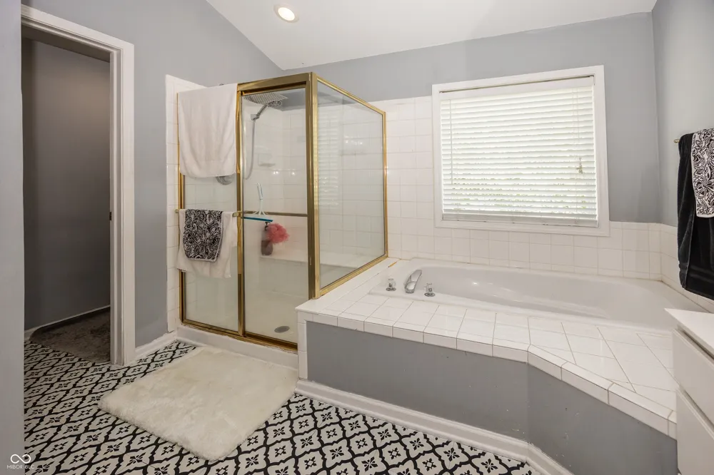 5889 Pebblestream Drive Carmel, IN 46033