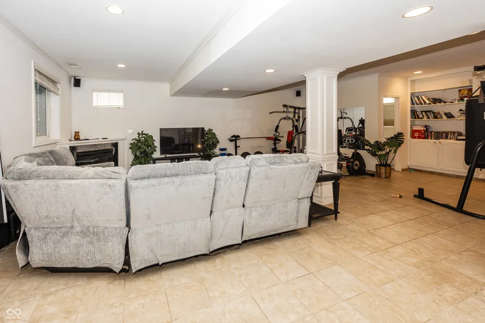5889 Pebblestream Drive Carmel, IN 46033