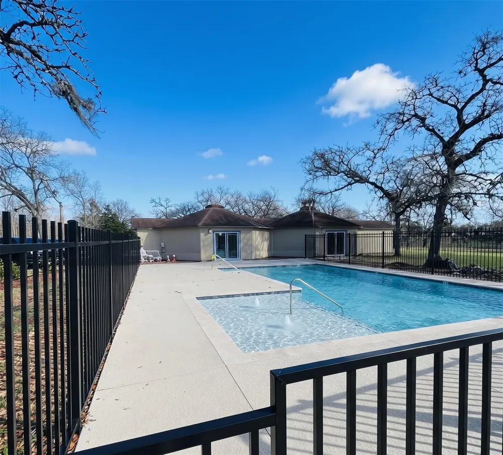 18474 Moose Drive Hempstead, TX 77445