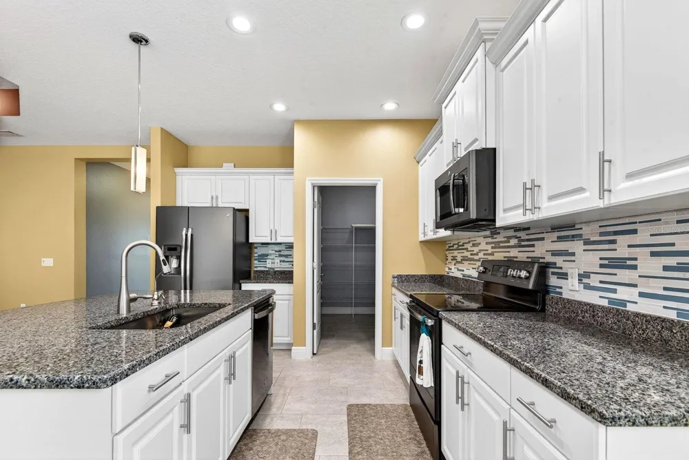 7428 RIDGELAKE CIRCLE Bradenton, FL 34203