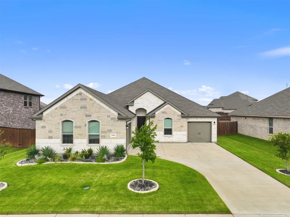 1029 Greencove Drive Midlothian, TX 76065