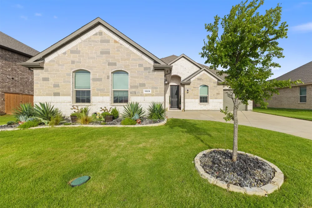 1029 Greencove Drive Midlothian, TX 76065
