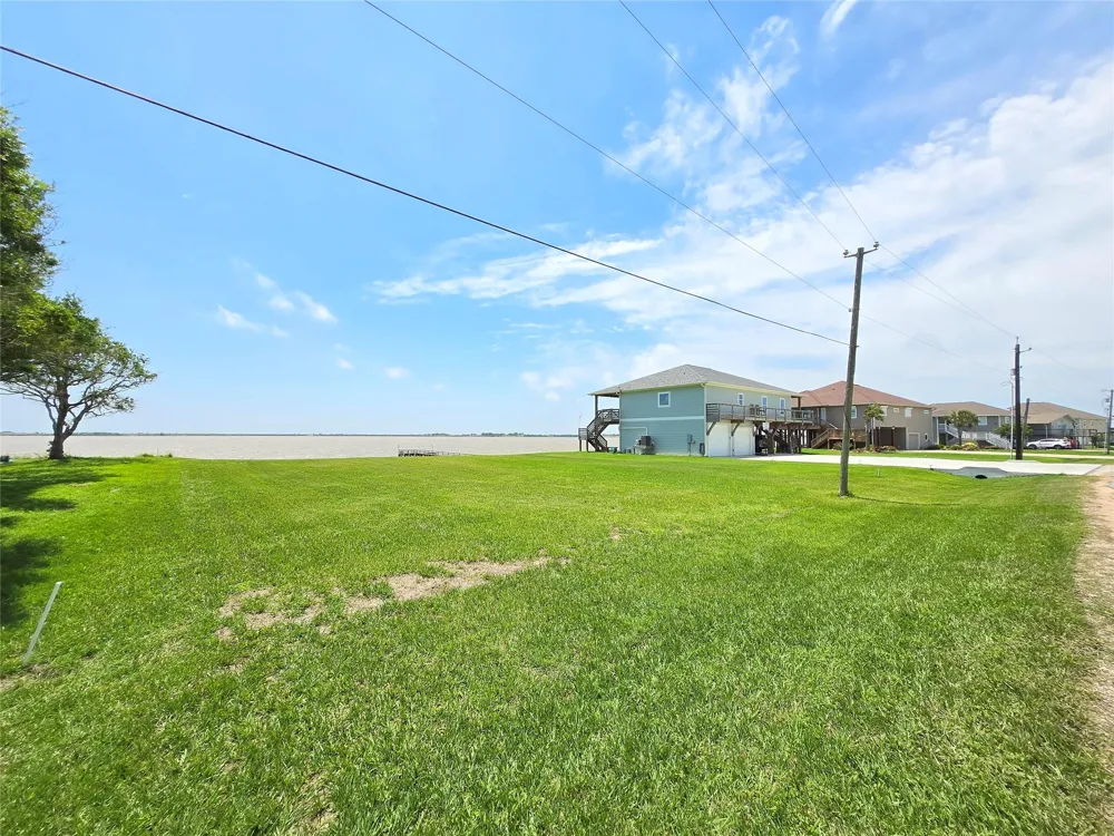 1664 W Bayshore Drive Palacios, TX 77465