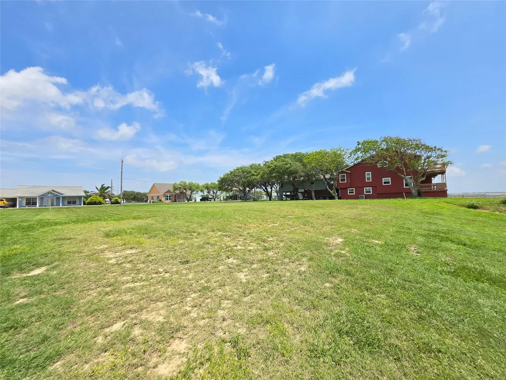 1664 W Bayshore Drive Palacios, TX 77465