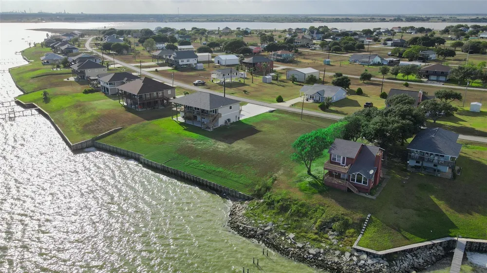 1664 W Bayshore Drive Palacios, TX 77465