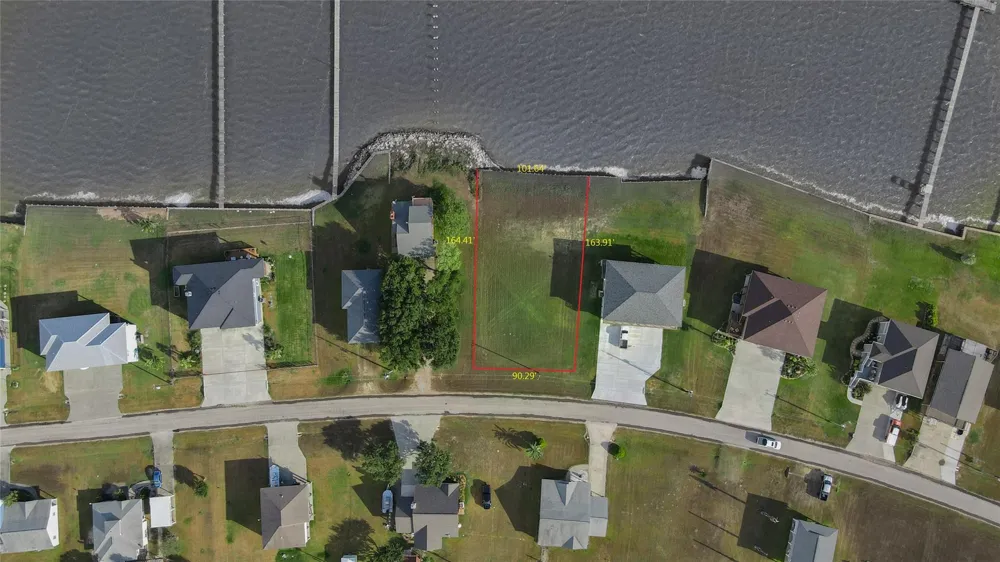 1664 W Bayshore Drive Palacios, TX 77465