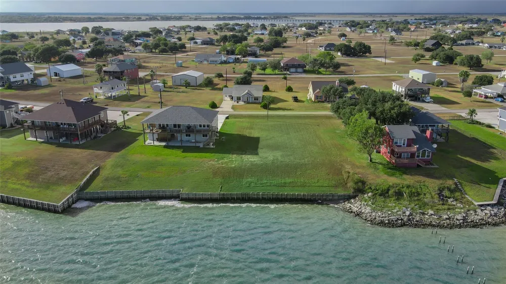 1664 W Bayshore Drive Palacios, TX 77465