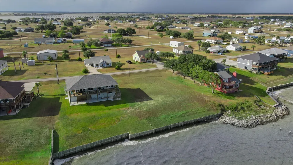 1664 W Bayshore Drive Palacios, TX 77465