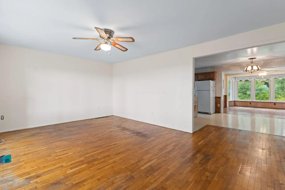 4396 Holloway Adrian, MI 49221