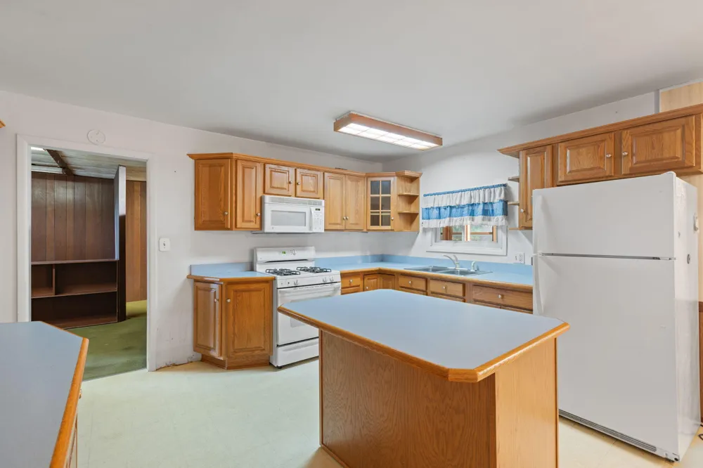 4396 Holloway Adrian, MI 49221