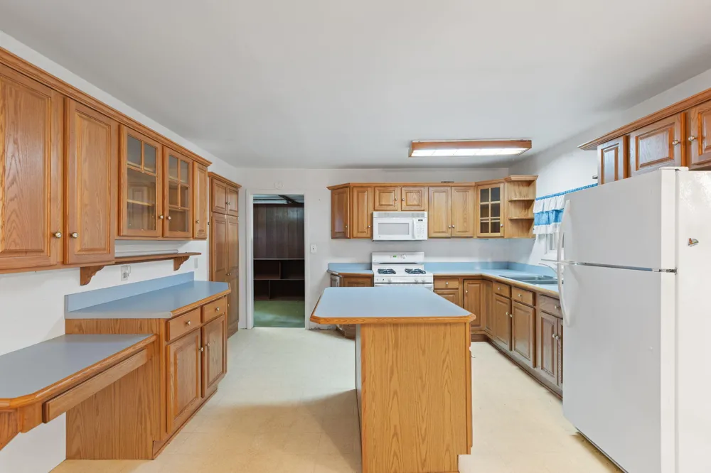 4396 Holloway Adrian, MI 49221