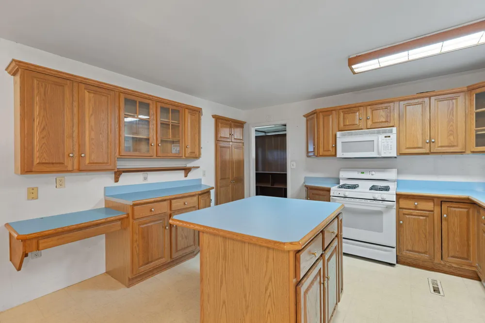 4396 Holloway Adrian, MI 49221