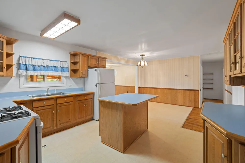 4396 Holloway Adrian, MI 49221