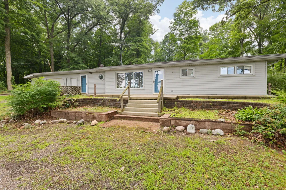 4396 Holloway Adrian, MI 49221