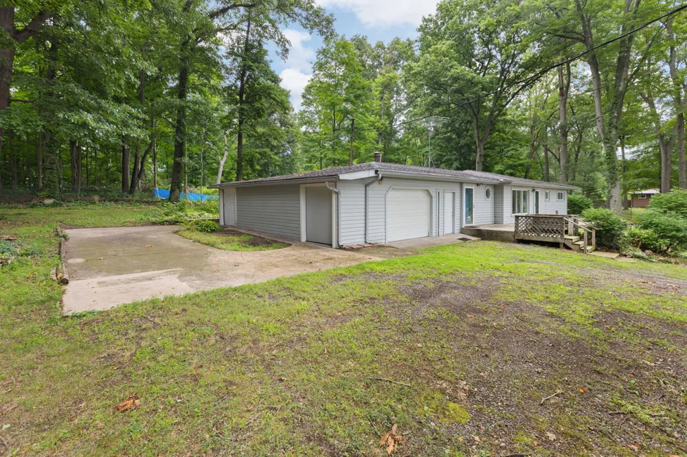 4396 Holloway Adrian, MI 49221