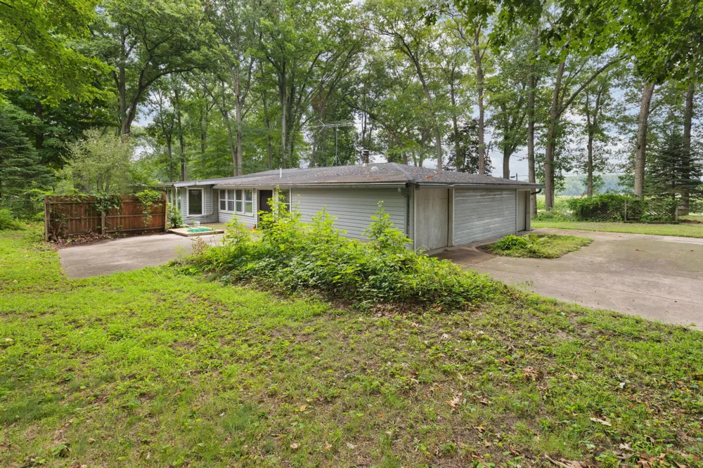 4396 Holloway Adrian, MI 49221