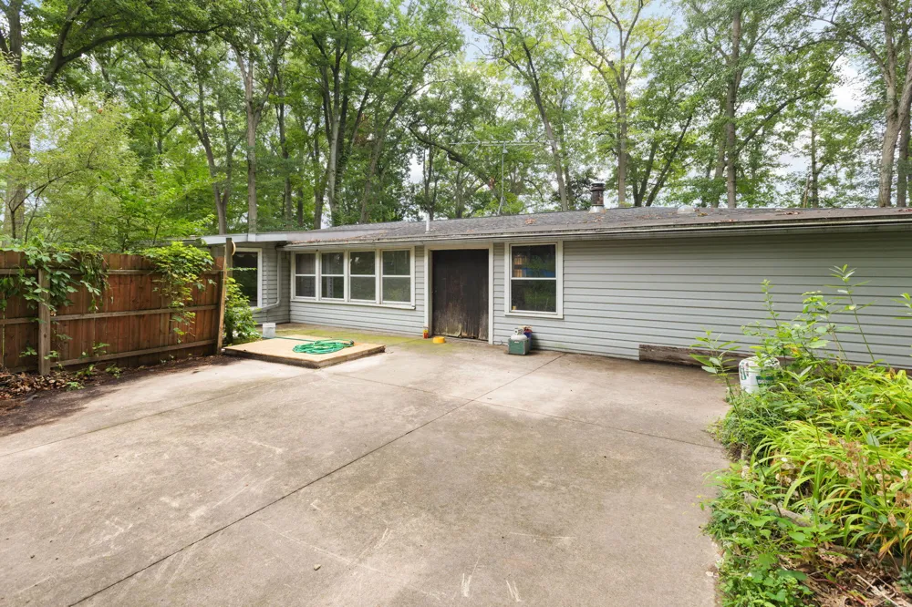 4396 Holloway Adrian, MI 49221
