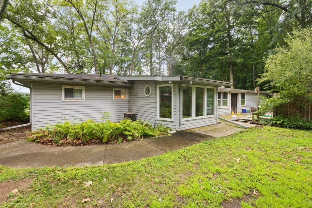 4396 Holloway Adrian, MI 49221