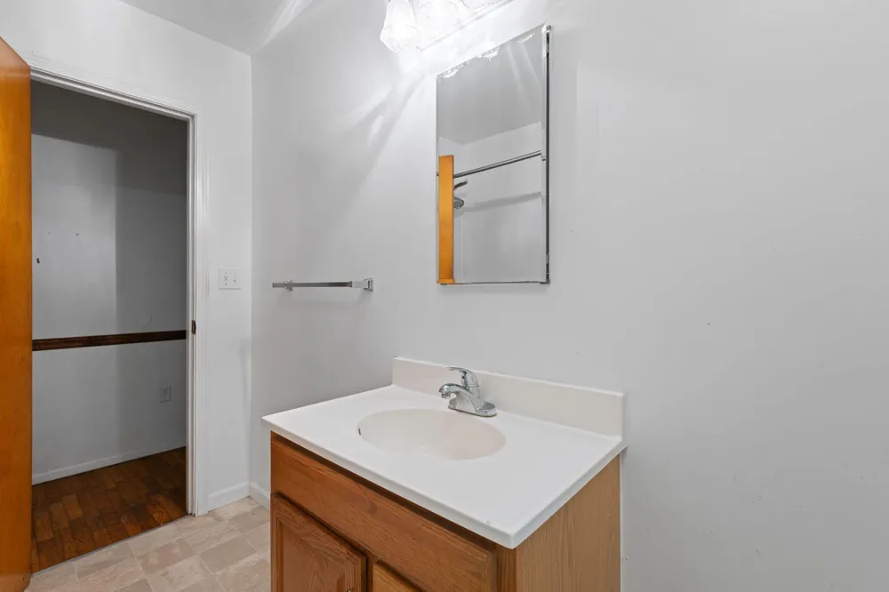 4396 Holloway Adrian, MI 49221
