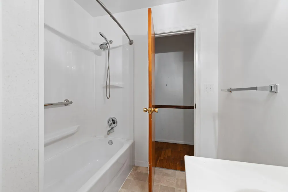 4396 Holloway Adrian, MI 49221