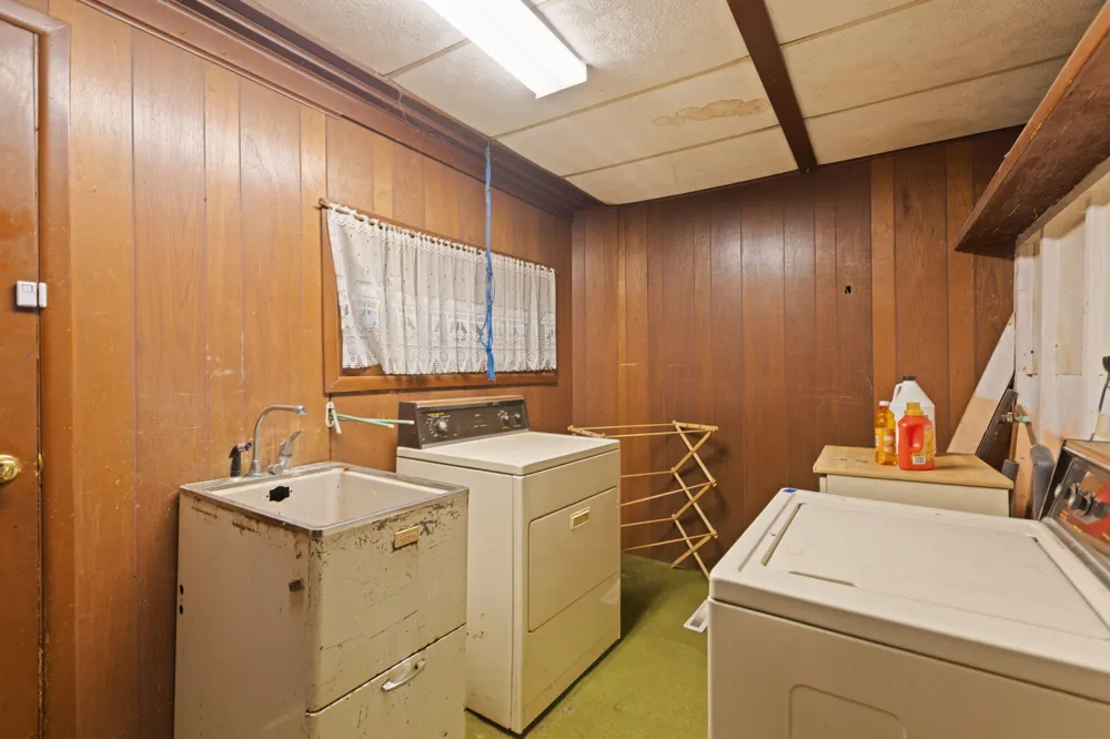 4396 Holloway Adrian, MI 49221