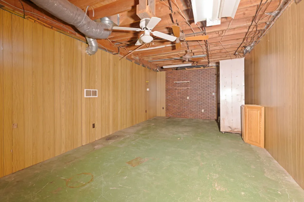 4396 Holloway Adrian, MI 49221