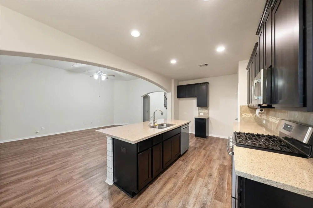 5182 Echo Falls Drive Alvin, TX 77511