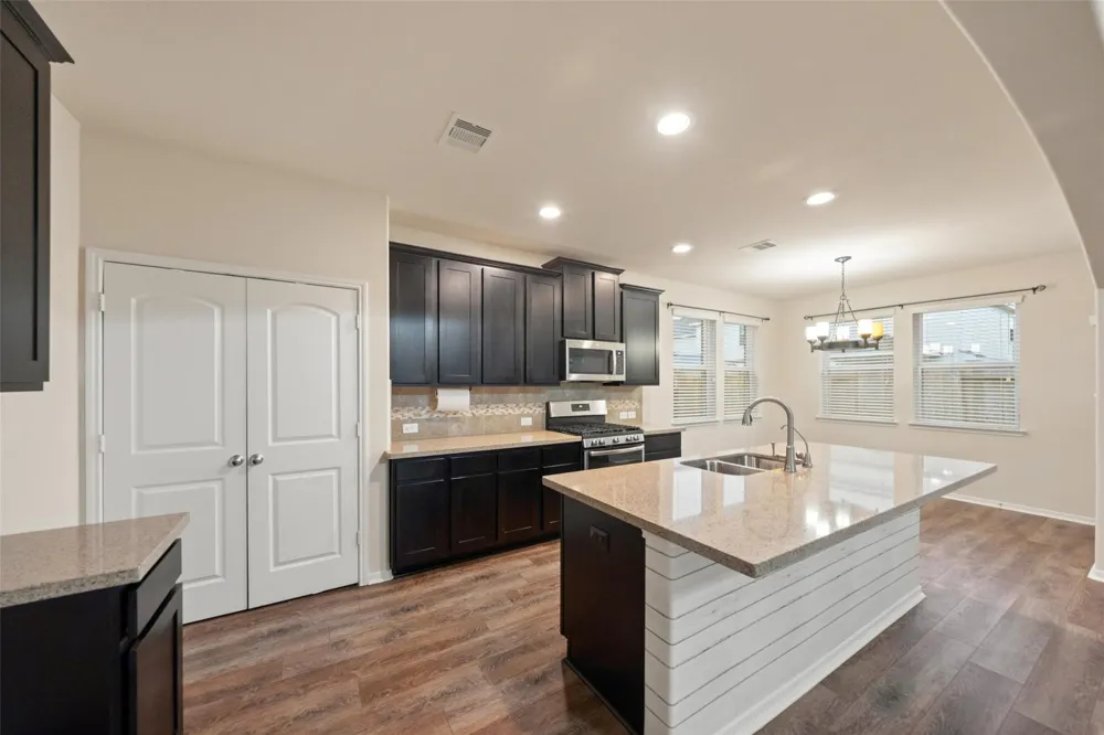 5182 Echo Falls Drive Alvin, TX 77511